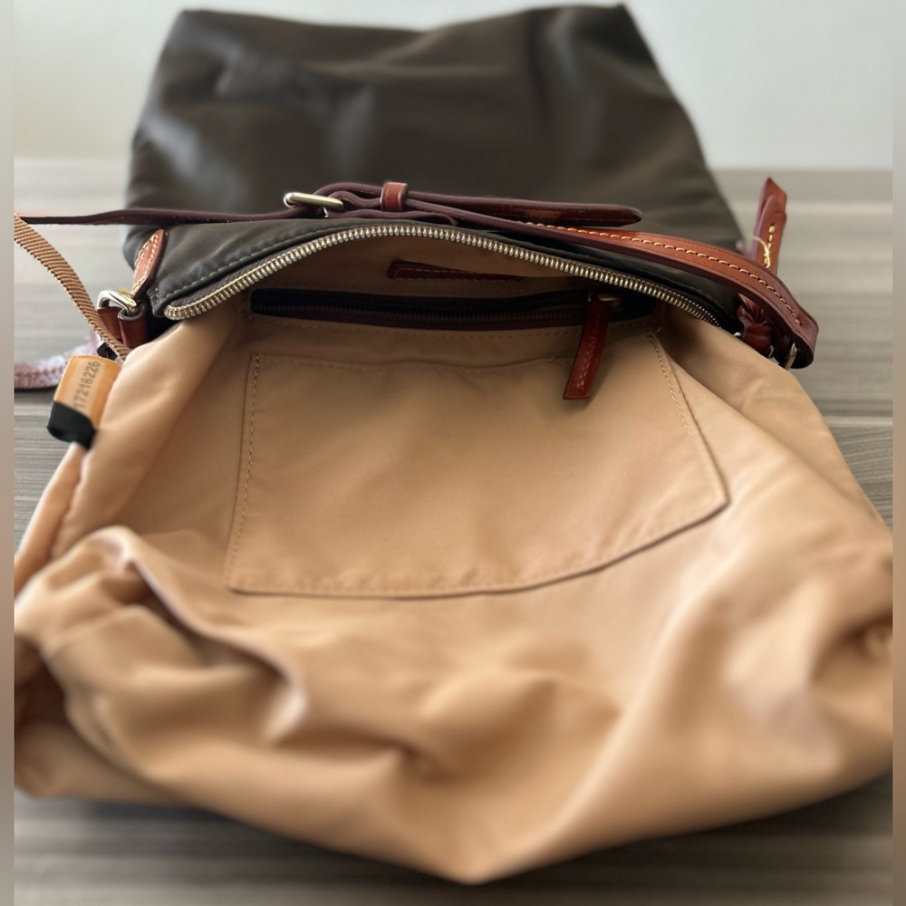 Dooney and Bourke handbag - Picture 9 of 10